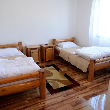 Koruge Motel Nacionalni Restoran Ognjiste מראה חיצוני תמונה