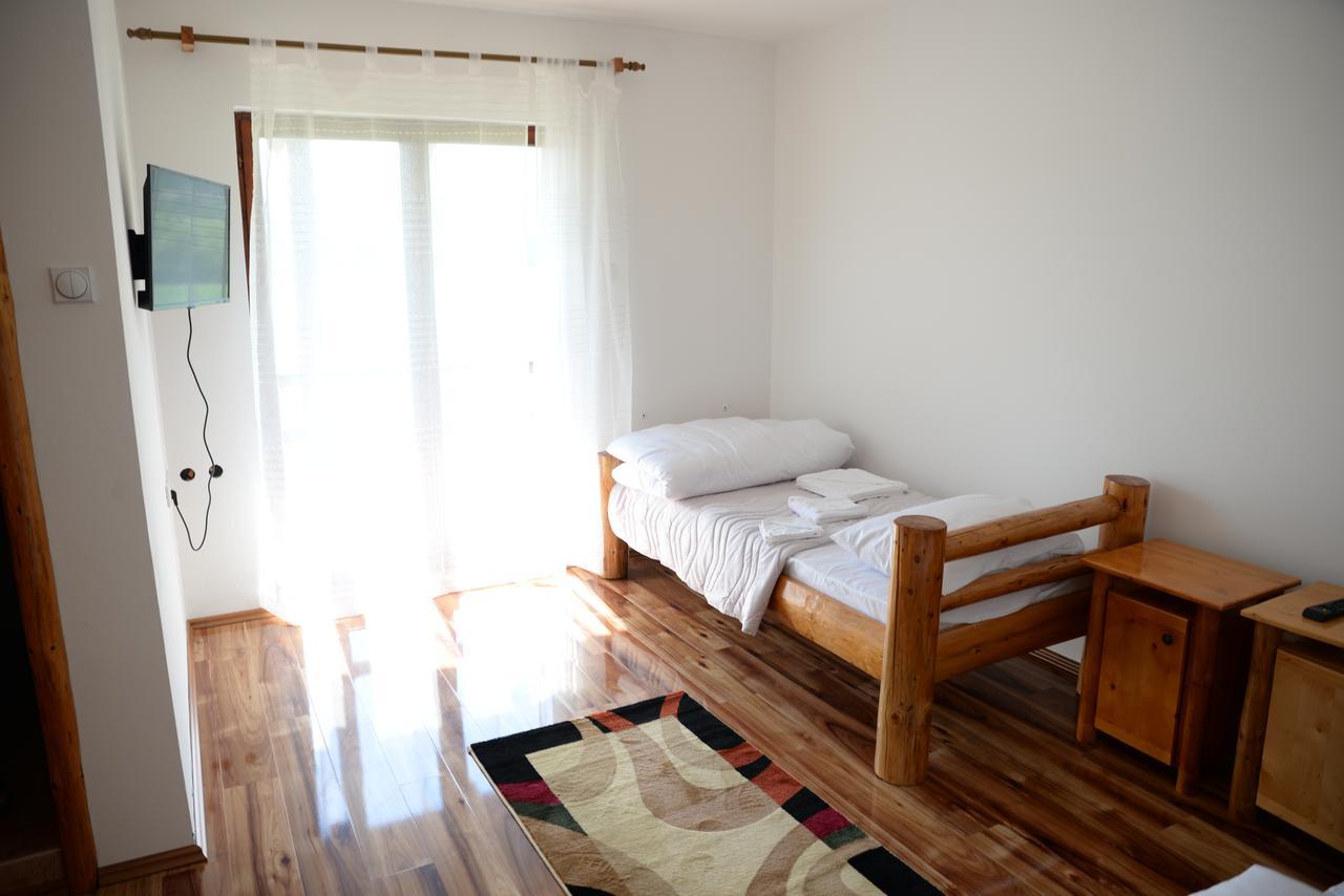 Koruge Motel Nacionalni Restoran Ognjiste מראה חיצוני תמונה